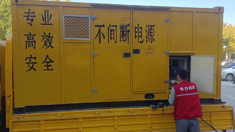 芒康柴油发电机组和UPS电源配合使用时，如何避免切换过程中的电力中断？